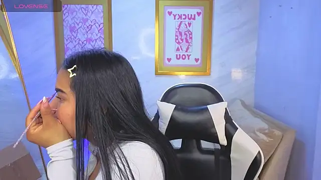 Paulette v online show from 03/19/26, 01:04