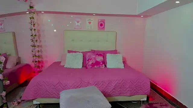 ScarlettDreamss7 online show from 10/18/25, 09:15