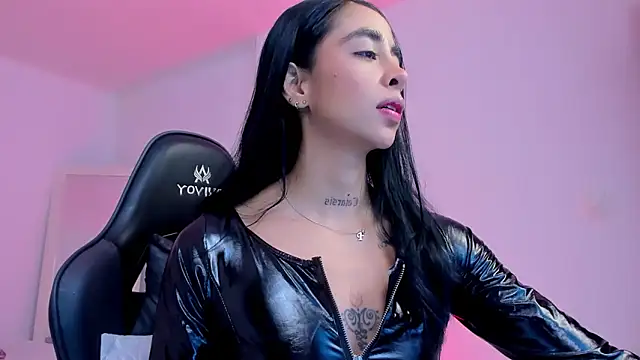 Snapshot of sophierooy22 chatting on 05/24/26, 03:50 sophierooy22 online show from 05/24/26, 03:50