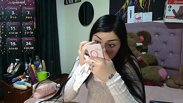 Emmie Hot online show from 06/05/26, 11:49