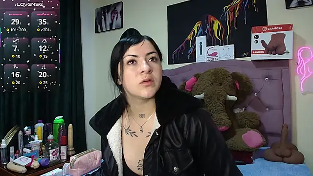 Emmie Hot online show from 07/11/26, 11:46