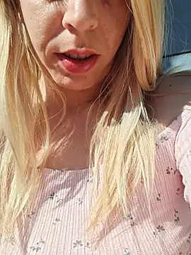 SweetyNinaOff1 online show from 04/08/26, 09:42