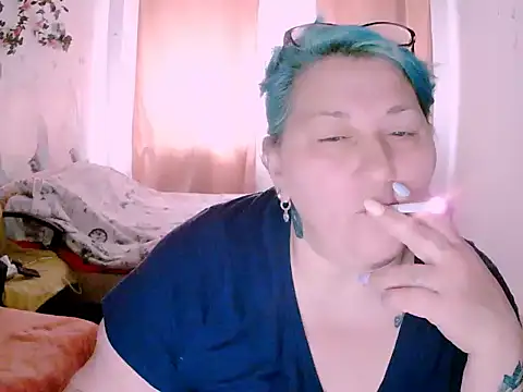Snapshot of mayamayx chatting on 05/17/26, 01:40 mayamayx online show from 05/17/26, 01:40