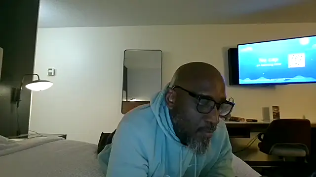 Snapshot of Soultouch1 chatting on 12/05/25, 06:33 Soultouch1 online show from 12/05/25, 06:33