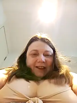 HotHornyEmmaX online show from 04/11/26, 06:18