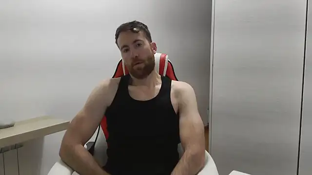 Snapshot of machohiberiko chatting on 12/20/25, 04:58 machohiberiko online show from 12/20/25, 04:58