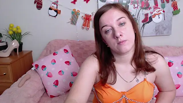 Snapshot of MarthaSimons chatting on 12/16/25, 06:18 MarthaSimons online show from 12/16/25, 06:18