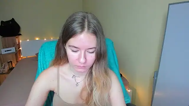 Snapshot of EmilyPaw chatting on 02/04/25, 12:55 EmilyPaw online show from 02/04/25, 12:55