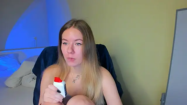 Snapshot of EmilyPaw chatting on 02/09/25, 07:27 EmilyPaw online show from 02/09/25, 07:27