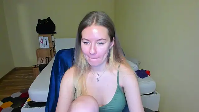 Snapshot of EmilyPaw chatting on 02/14/25, 11:53 EmilyPaw online show from 02/14/25, 11:53