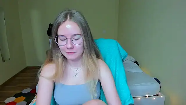 Snapshot of EmilyPaw chatting on 02/18/25, 05:31 EmilyPaw online show from 02/18/25, 05:31