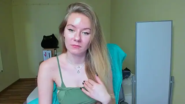 Snapshot of EmilyPaw chatting on 02/19/25, 09:50 EmilyPaw online show from 02/19/25, 09:50