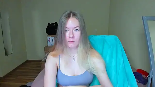 Snapshot of EmilyPaw chatting on 02/21/25, 09:13 EmilyPaw online show from 02/21/25, 09:13