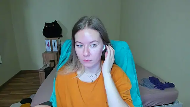 Snapshot of EmilyPaw chatting on 02/22/25, 10:40 EmilyPaw online show from 02/22/25, 10:40