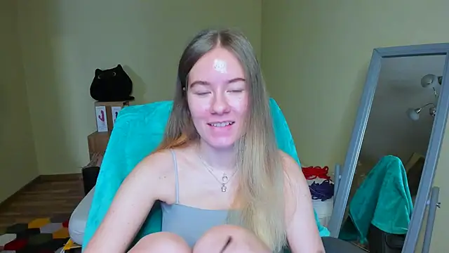 Snapshot of EmilyPaw chatting on 02/27/25, 09:22 EmilyPaw online show from 02/27/25, 09:22