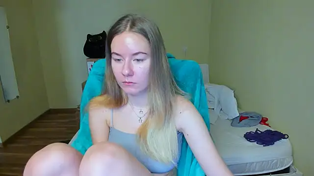 Snapshot of EmilyPaw chatting on 02/28/25, 09:58 EmilyPaw online show from 02/28/25, 09:58