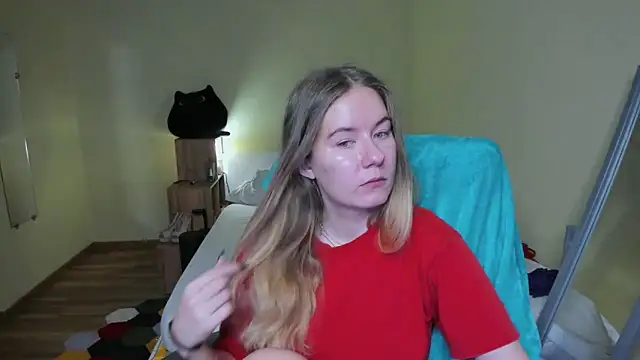 Snapshot of EmilyPaw chatting on 03/05/25, 03:51 EmilyPaw online show from 03/05/25, 03:51