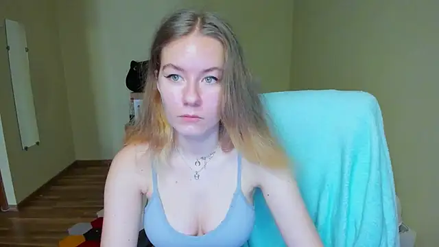 Snapshot of EmilyPaw chatting on 03/09/25, 08:18 EmilyPaw online show from 03/09/25, 08:18