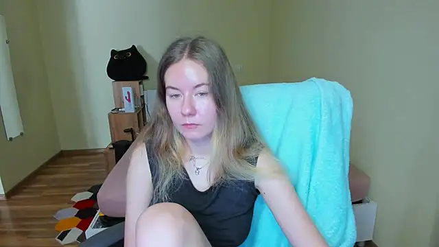 Snapshot of EmilyPaw chatting on 03/11/25, 09:13 EmilyPaw online show from 03/11/25, 09:13