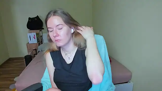 Snapshot of EmilyPaw chatting on 03/15/25, 07:20 EmilyPaw online show from 03/15/25, 07:20