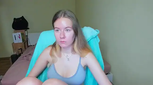 Snapshot of EmilyPaw chatting on 03/16/25, 07:37 EmilyPaw online show from 03/16/25, 07:37