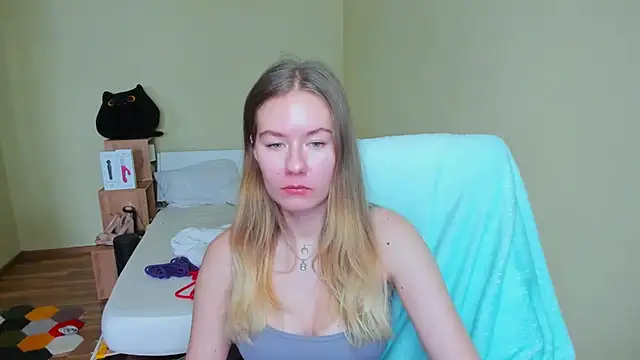 Snapshot of EmilyPaw chatting on 03/21/25, 10:39 EmilyPaw online show from 03/21/25, 10:39