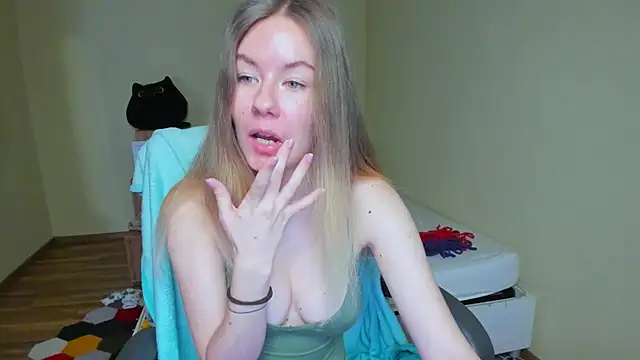 Snapshot of EmilyPaw chatting on 03/22/25, 07:15 EmilyPaw online show from 03/22/25, 07:15