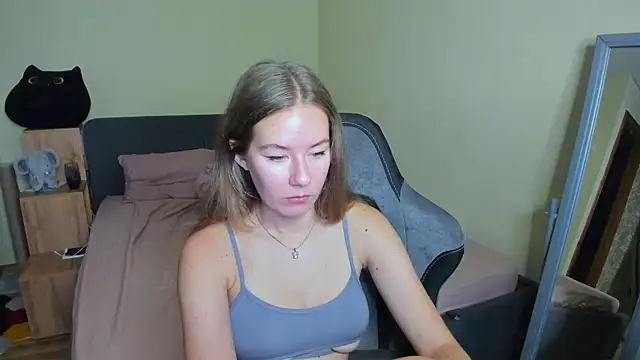 Snapshot of EmilyPaw chatting on 09/12/25, 08:14 EmilyPaw online show from 09/12/25, 08:14