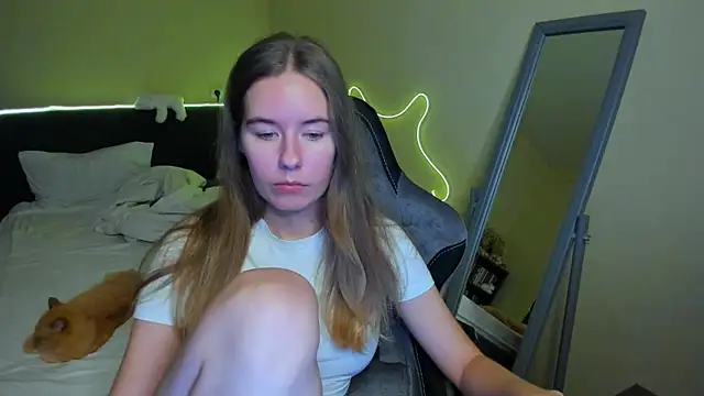 EmilyPaw online show from 11/30/25, 04:22