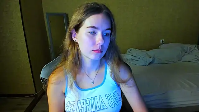 Snapshot of EmilyPaw chatting on 07/18/26, 06:23 EmilyPaw online show from 07/18/26, 06:23