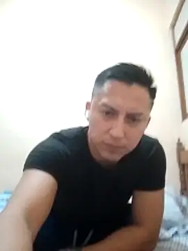 Snapshot of LuisMex1998 chatting on 10/24/25, 01:46 LuisMex1998 online show from 10/24/25, 01:46