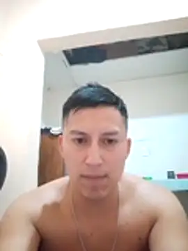 Snapshot of LuisMex1998 chatting on 10/29/25, 08:05 LuisMex1998 online show from 10/29/25, 08:05