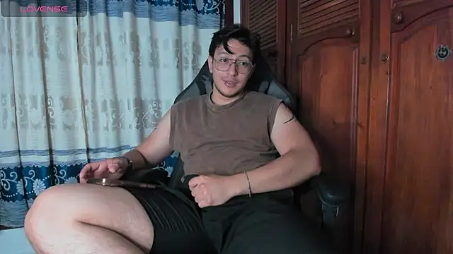 Snapshot of Amon__ashford chatting on 03/31/26, 03:52 Amon ashford online show from 03/31/26, 03:52