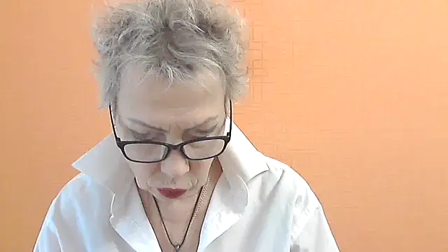 NessyJenixs online show from 11/18/25, 07:35