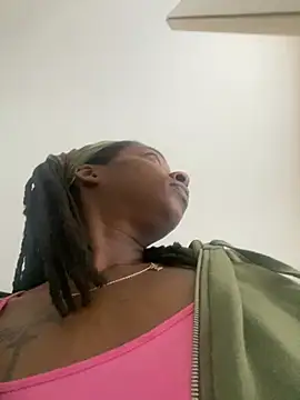 Snapshot of theprettysoles chatting on 06/22/26, 12:02 theprettysoles online show from 06/22/26, 12:02