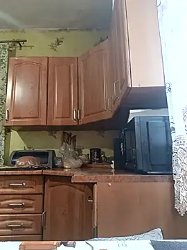 Laura Kiss online show from 11/30/25, 09:13