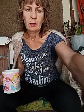 Laura Kiss online show from 06/02/26, 09:55