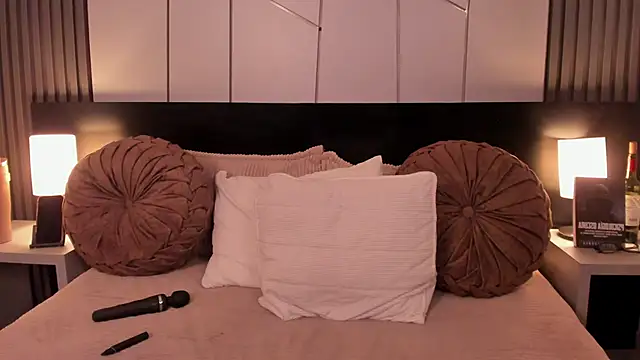 fiorella paris online show from 11/25/25, 03:50