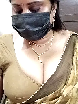 Queenflowerr online show from 02/10/25, 05:41