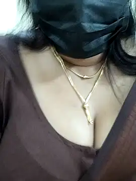 Queenflowerr online show from 02/11/25, 07:38