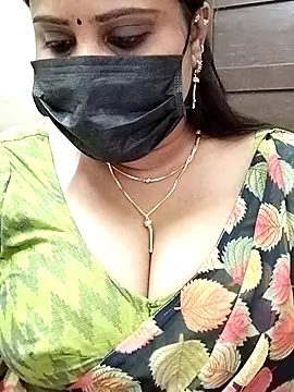 Queenflowerr online show from 02/22/25, 10:18