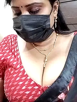 Queenflowerr online show from 03/06/25, 11:14