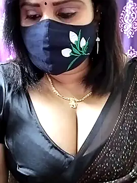 Queenflowerr online show from 09/28/25, 05:51