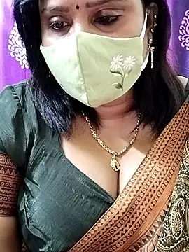 Queenflowerr online show from 10/25/25, 04:31