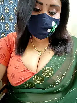 Queenflowerr online show from 04/18/26, 07:51