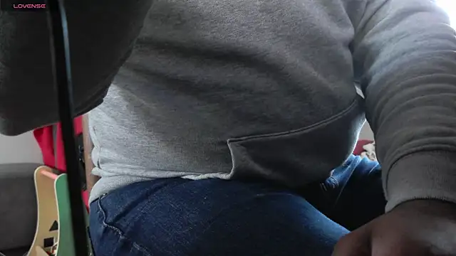 Snapshot of IndienTiger chatting on 12/05/25, 08:01 IndienTiger online show from 12/05/25, 08:01