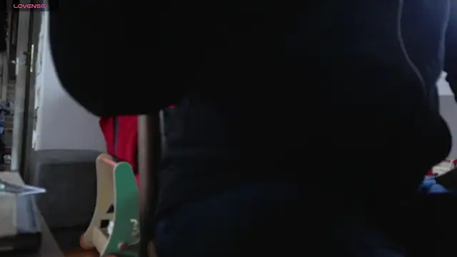 Snapshot of IndienTiger chatting on 12/19/25, 08:21 IndienTiger online show from 12/19/25, 08:21