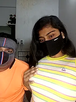 Snapshot of Love-N chatting on 11/25/25, 08:53 Love-N online show from 11/25/25, 08:53