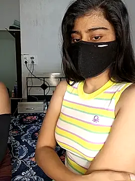 Snapshot of Love-N chatting on 12/19/25, 10:06 Love-N online show from 12/19/25, 10:06