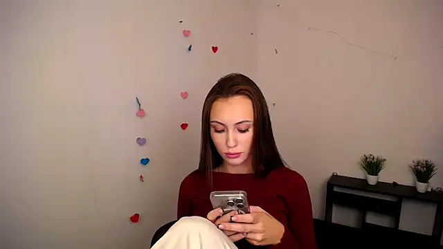 Snapshot of Nikonara_Love chatting on 10/18/25, 01:01 Nikonara Love online show from 10/18/25, 01:01